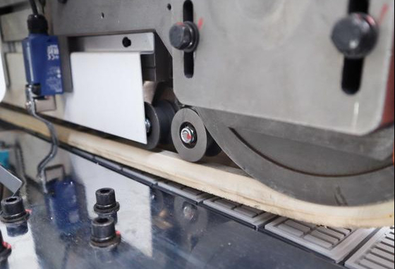 Máquina de bandaje de borde láser inteligente sin costura de paneles de alta gama